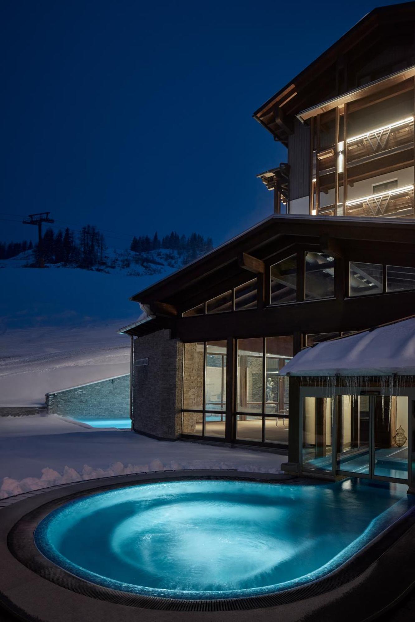 Hotel Wulfenia 4S - Adults Only Sonnenalpe Nassfeld Eksteriør bilde